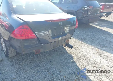 2007 Honda Accord 2.4 Lx z USA, uszkodzony, nr VIN 1HGCM56477A209704